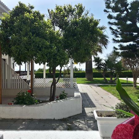 Kermia Beach Apartment Larnaca Exterior photo